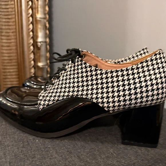 Stylish Houndstooth & Patent Leather Chunky Heel Oxfords – Size 9.5 - Picture 2 of 4